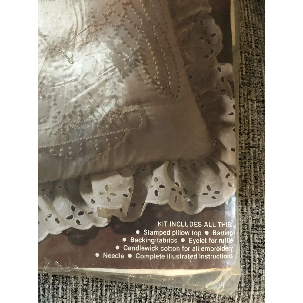Paragon Candlewick -Plus Eagle Pillow Plus Quilting 14